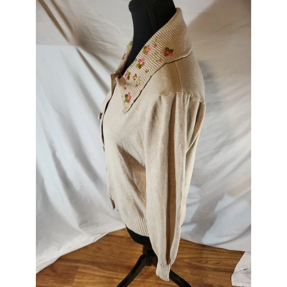 Aaeda Size M Beige Embroidered Collared Button Down Cardigan - Picture 5 of 8